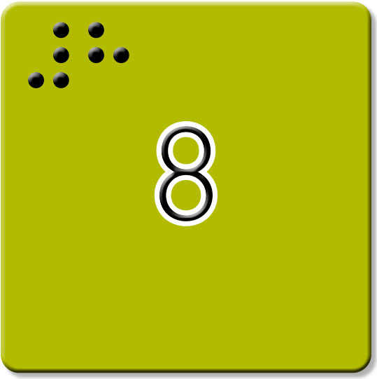 Eine quadratische gr&uuml;ne Spielkarte mit abgerundeten Ecken. In der Mitte steht die Zahl acht in Schwarzschrift in schwarz mit weisser Umrandung. Oben rechts steht die Zahl acht in Brailleschrift. Beide Zahlen sind erhaben.
